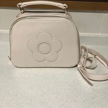 미사용 새상품 MARY QUANT 플라워 모티브 숄더백