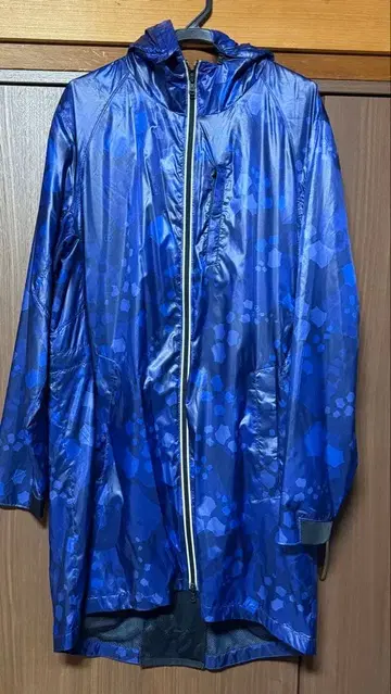 victorinox 기하학 패턴 후드 부착 나일론 코트