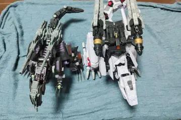 HMM 버서크 퓨러 제노자우러