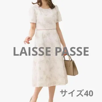 LAISSE PASSE 로즈 스퀘어 자수 원피스