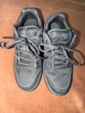 DC 블랙 스니커즈 26.0cm