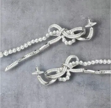 THE HANY 허니 롱 리본 귀걸이 펄 스톤