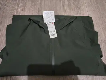 유니클로 S 사이즈 올리브 블록테크 후드티