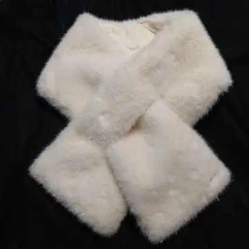 ANTEPRIMA 화이트 퍼 머플러 안감 퀼팅