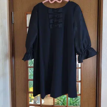 로즈 티아라 리본 디테일 블랙 튜닉