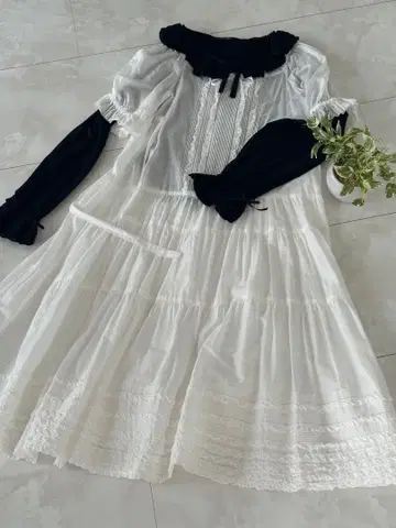 핑크하우스 면 로우 피코 프릴 가득 원피스 PINKHOUSE