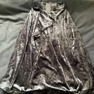 H&M 그레이 벨벳 플레어 스커트