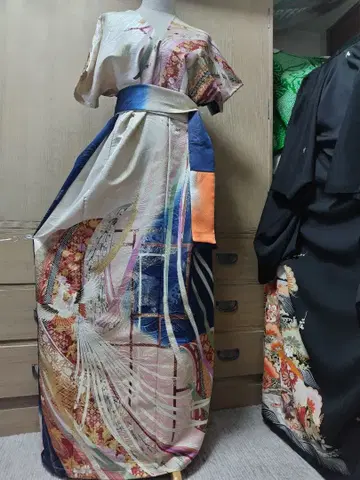 후리소데 실크 스톨 포함 리메이크 원피스입니다.