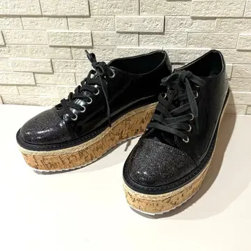 새상품급 통굽 에나멜 코르크 밑창 라메 토 레이스업 플랫폼