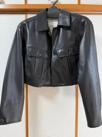 MACPHEE 블랙 레더 라이크 크롭 자켓