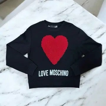 새상품급 MOSCHINO 블랙 트레이닝복
