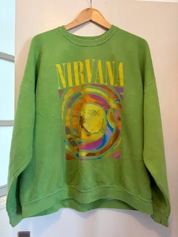 NIRVANA 그린 맨투맨