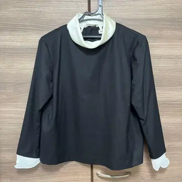 KNOT 블랙 화이트 옷깃 세레모니