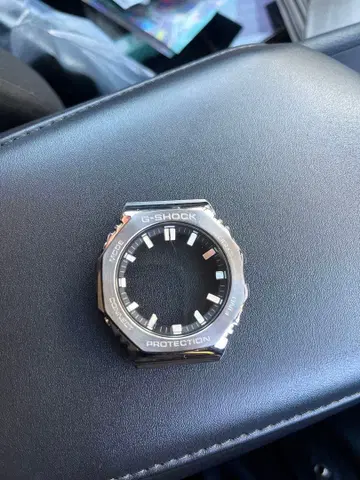 G-SHOCK 메탈릭 실버 케이스