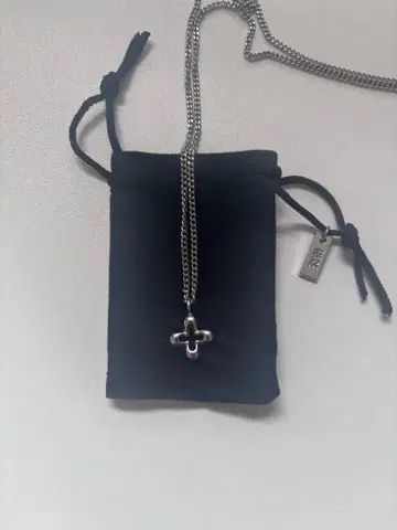 HARE 실버 크로스 목걸이