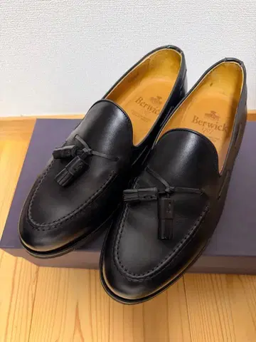 Berwick 태슬 로퍼 8491 블랙 26.5cm 비브람