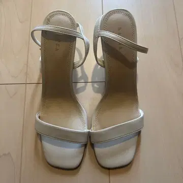 RANDA 화이트 스트랩 하이힐