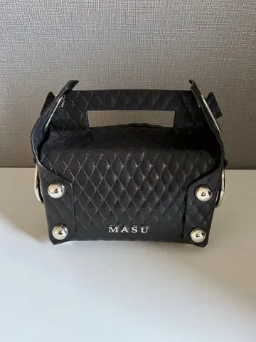 MASU 25AW LEATHER CAKE BAG BLACK