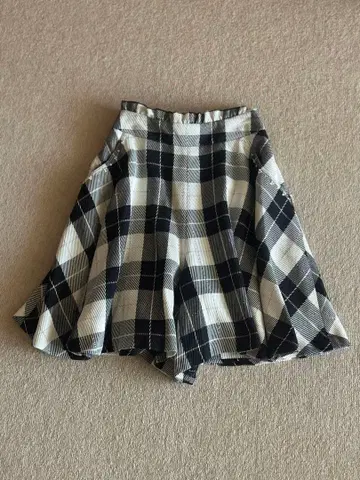 [택 포함 새상품] LODISPOTTO 체크 무늬 큐롯 스커트