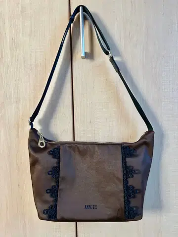 ANNA SUI 안나수이 태피 브라운 레이스 숄더백