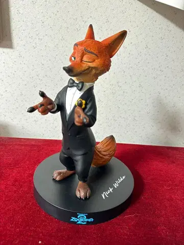 닉 와일드 턱시도 피규어 해피 복권