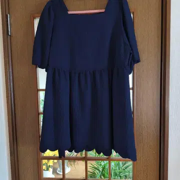 로즈 티아라 네이비 스퀘어넥 튜닉 반팔