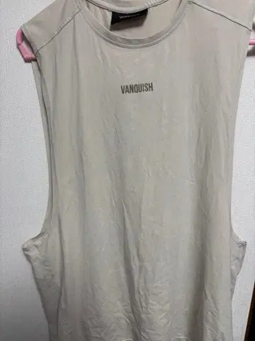 VANQUISH 베이지 탱크탑