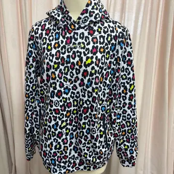 여성용 골프웨어. 후드티. 표범 무늬 의류