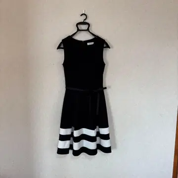 Calvin Klein 슬리브리스 원피스 블랙/화이트 리본