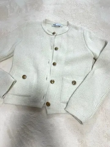 ZARA 아이보리 숏 니트 버튼 달린 두툼한 가디건