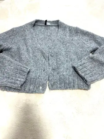 H&M 그레이 크롭 V넥 가디건