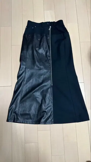 UNITEDTOKYO 유나이티드 도쿄 가죽 블로킹 스커트