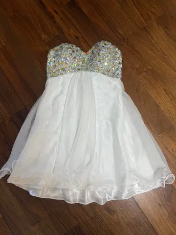 Bay B Club 화이트 드레스 스트랩리스