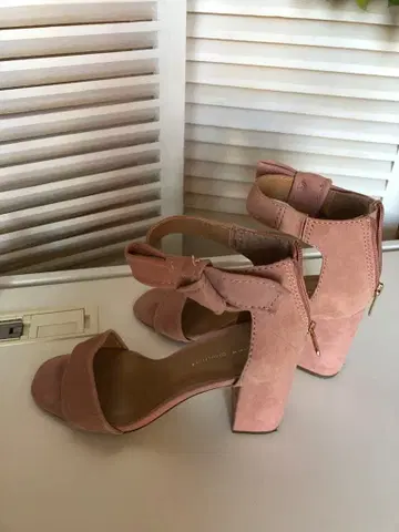 리본 포함 핑크 힐 샌들