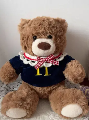 브라운 봉제 인형 H 자수 포함