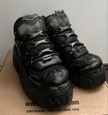 Newrock 스타일 가죽 하이컷 통굽 부츠 스니커즈