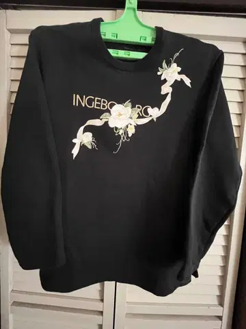 INGEBORG 블랙 트레이닝복 꽃무늬 프린트