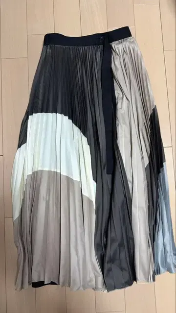 UNITEDTOKYO 유나이티드 도쿄 카라 플리츠 스커트