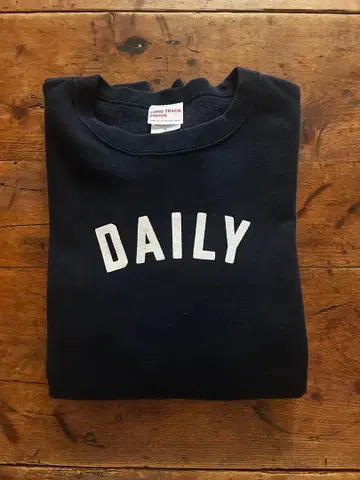 DAILY 프린트 네이비 맨투맨