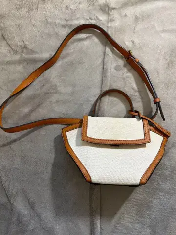 캔버스와 가죽의 미니 숄더백