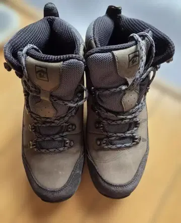 등산화 하이컷 그레이