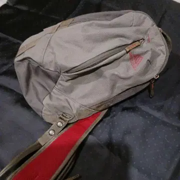 GREGORY 경량 그레이 바디백