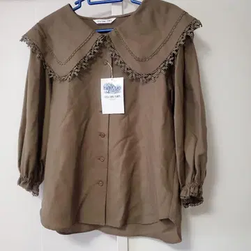 새상품, 택 포함 이리야 롱탑 긴팔 블라우스 M 빅 칼라 턱