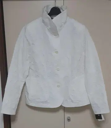 화이트 자켓 L 사이즈 VIVIEN