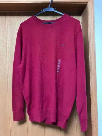 유니클로 x KAWS 콜라보 캐시미어 크루넥 스웨터