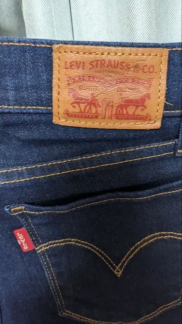 리바이스 312 셰이핑 슬림 사이즈 25 거의 미사용품