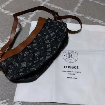 미사용 russet 모노그램 경량 숄더 사선 크로스백