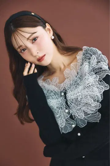 [정품] 폴로라 레이스 프릴 가디건