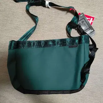 [ 미사용 새상품 ] CHROME 메신저 백 그린 9L