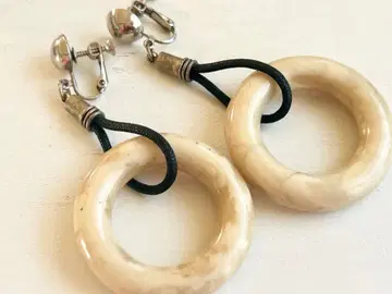 골동품 미사용 아이보리 크림 고리가 흔들리는 빈티지 귀찌